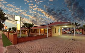 Charles Rasp Motor Inn & Cottages